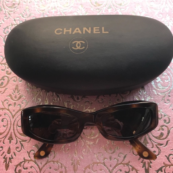 CHANEL Accessories - VIntage Chanel quilted sunglasses 😎